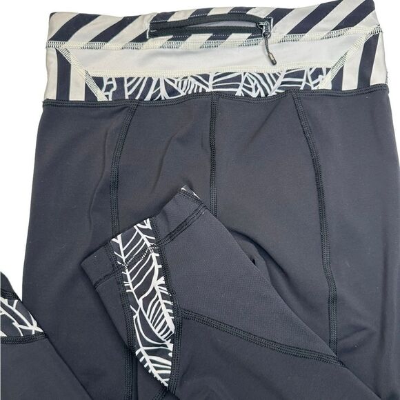 Lululemon Run: Inspire Crop II
Black / Pretty Palm Black Angel Wing Size 2 - Picture 12 of 16